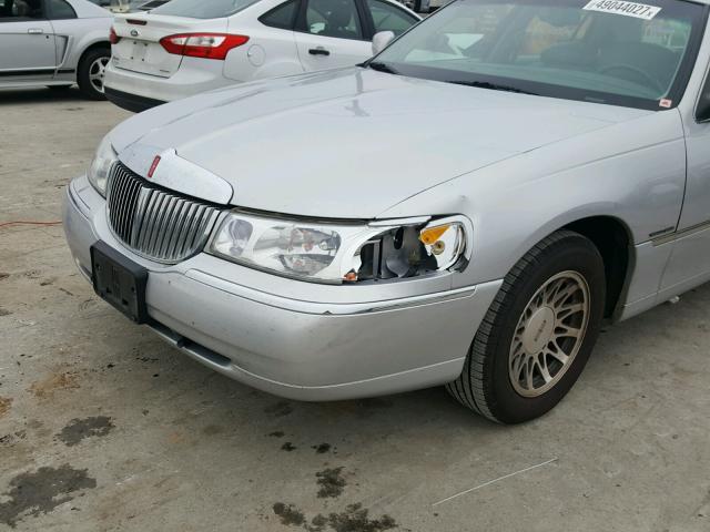 1LNHM82WXYY845101 - 2000 LINCOLN TOWN CAR S SILVER photo 9