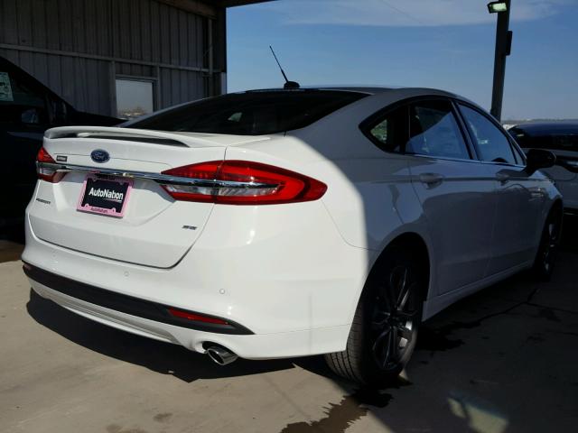 3FA6P0H75HR406669 - 2017 FORD FUSION SE WHITE photo 4