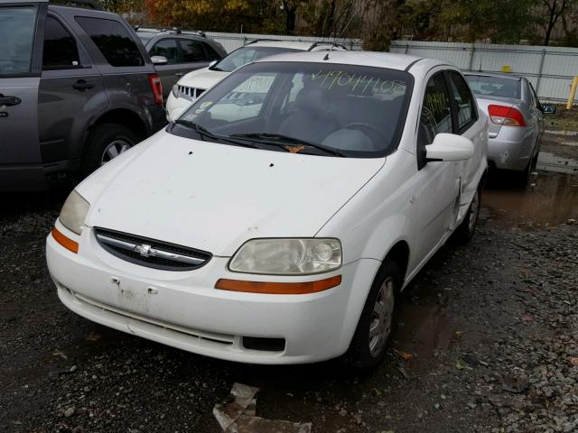 KL1TD52685B371832 - 2005 CHEVROLET AVEO BASE Ақ фото 2