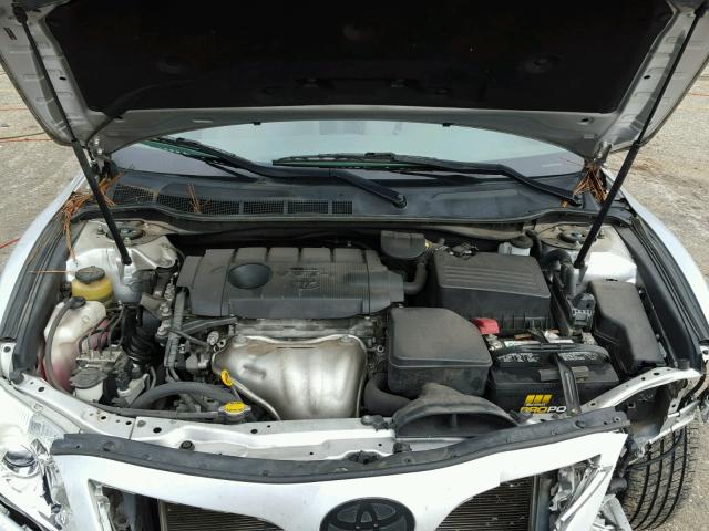 4T1BF3EK7AU085864 - 2010 TOYOTA CAMRY BASE SILVER photo 7