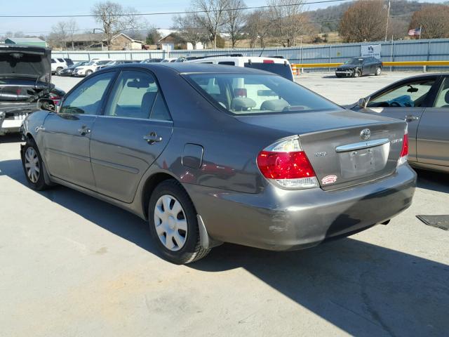 4T1BE32K15U981090 - 2005 TOYOTA CAMRY LE ნაცრისფერი ფოტო 3