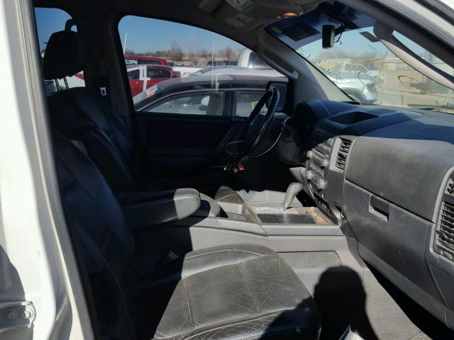 1N6BA07D68N356513 - 2008 NISSAN TITAN XE WHITE photo 5