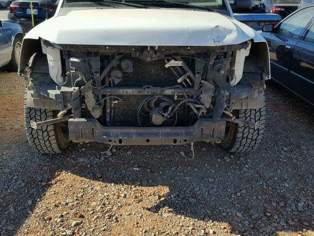 1N6BA07D68N356513 - 2008 NISSAN TITAN XE WHITE photo 9