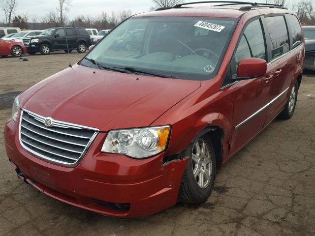 2A8HR54139R565282 - 2009 CHRYSLER TOWN & COU RED photo 2