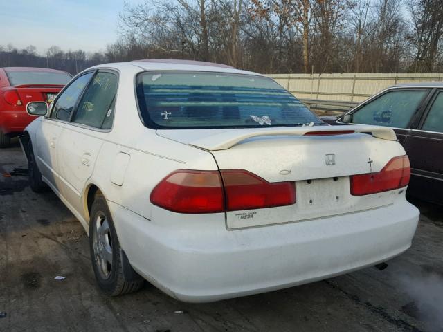 1HGCG565XWA107246 - 1998 HONDA ACCORD EX WHITE photo 3