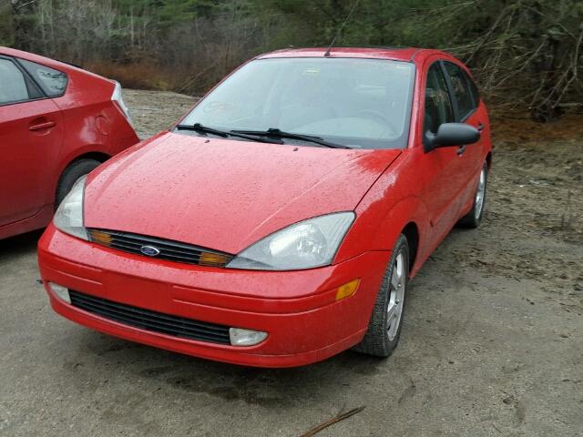 3FAFP37Z24R105730 - 2004 FORD FOCUS ZX5 RED photo 2