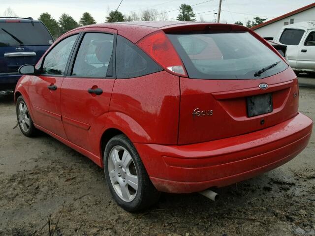 3FAFP37Z24R105730 - 2004 FORD FOCUS ZX5 RED photo 3