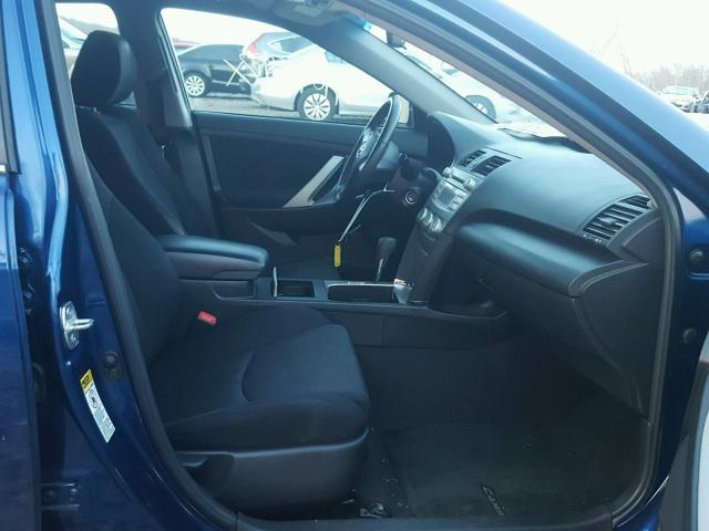 4T1BF3EK6BU765742 - 2011 TOYOTA CAMRY BASE BLUE photo 5