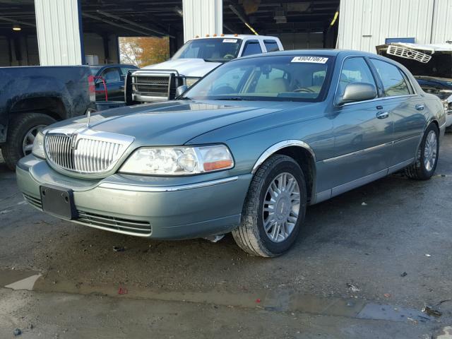 1LNHM82V56Y623313 - 2006 LINCOLN TOWN CAR S GREEN photo 2