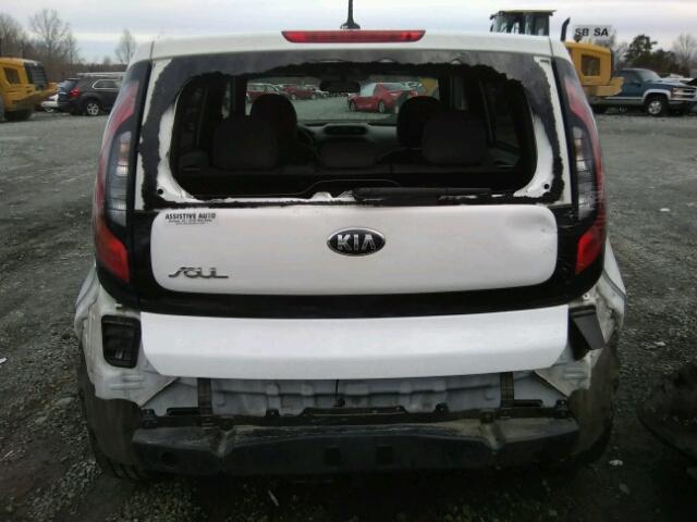 KNDJN2A29E7740856 - 2014 KIA SOUL WHITE photo 9