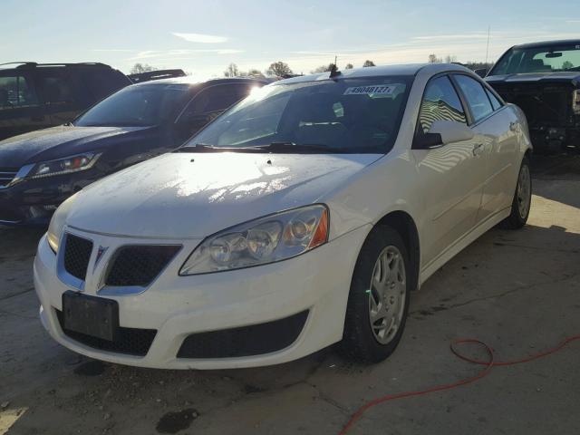 1G2ZA5EB4A4141843 - 2010 PONTIAC G6 WHITE photo 2