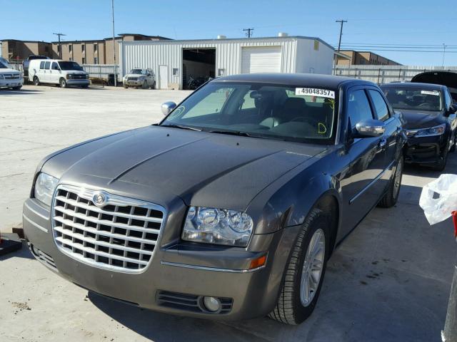 2C3CA5CV0AH167281 - 2010 CHRYSLER 300 TOURIN GRAY photo 2