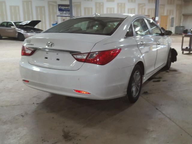 5NPEB4AC2DH534951 - 2013 HYUNDAI SONATA GLS WHITE photo 4