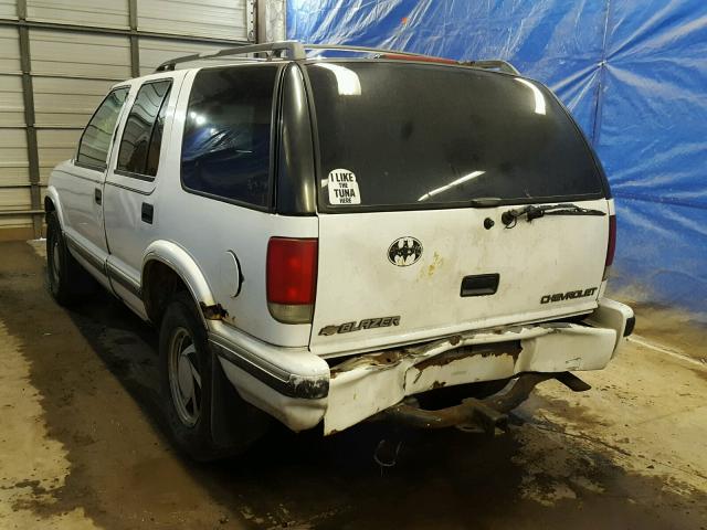 1GNDT13W3V2135698 - 1997 CHEVROLET BLAZER WHITE photo 3