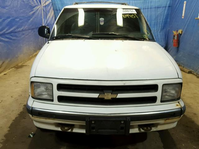 1GNDT13W3V2135698 - 1997 CHEVROLET BLAZER WHITE photo 9