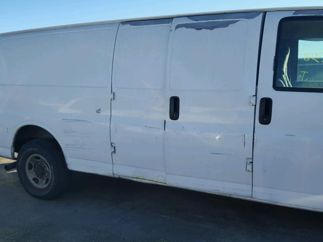 1GCHG39U031195005 - 2003 CHEVROLET EXPRESS G3 WHITE photo 10