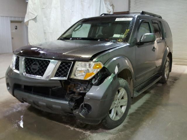 5N1AR18W65C746592 - 2005 NISSAN PATHFINDER GRAY photo 2