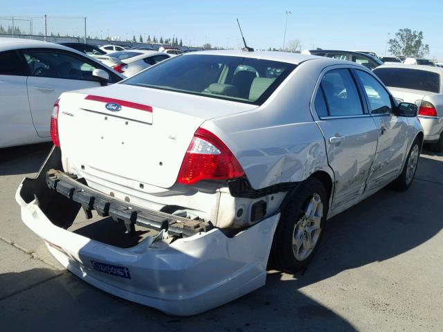 3FAHP0HA5BR235790 - 2011 FORD FUSION SE WHITE photo 4