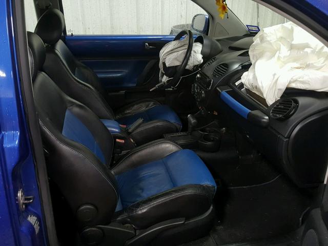 3VWCD21CX3M440702 - 2003 VOLKSWAGEN NEW BEETLE 蓝色 照片 5