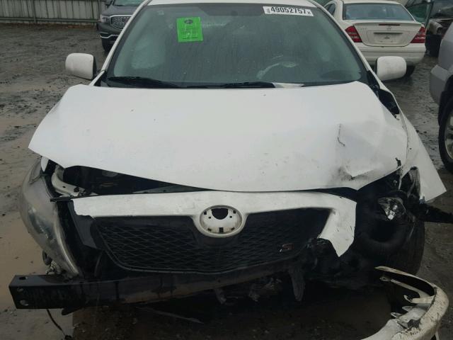 1NXBU40E39Z088446 - 2009 TOYOTA COROLLA BA WHITE photo 7