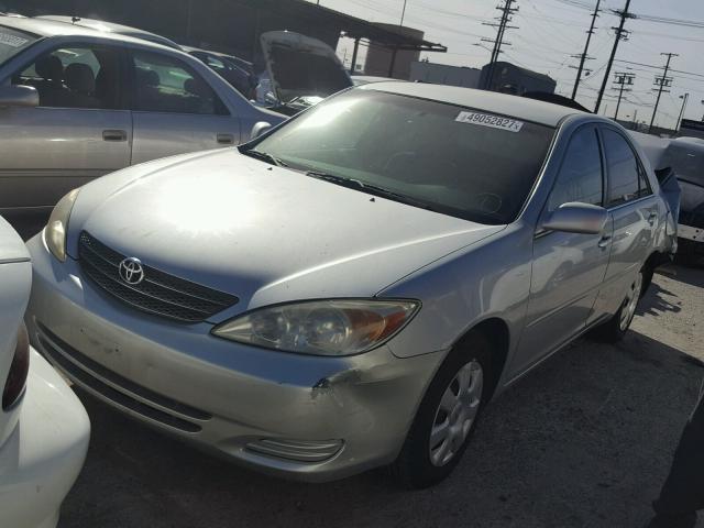 JTDBE32KX30154925 - 2003 TOYOTA CAMRY LE ვერცხლისფერი ფოტო 2