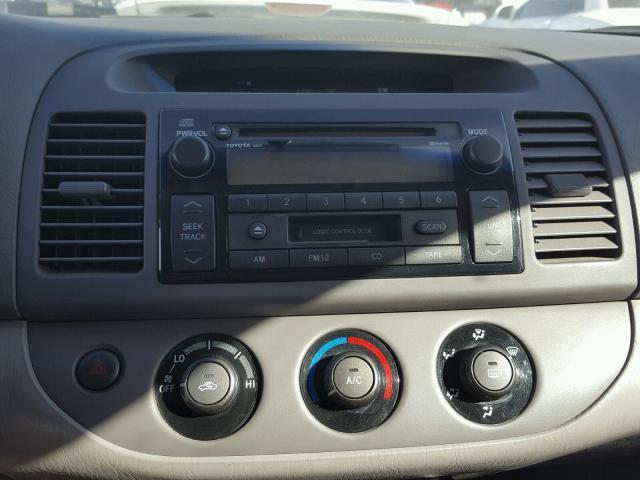 JTDBE32KX30154925 - 2003 TOYOTA CAMRY LE ვერცხლისფერი ფოტო 9