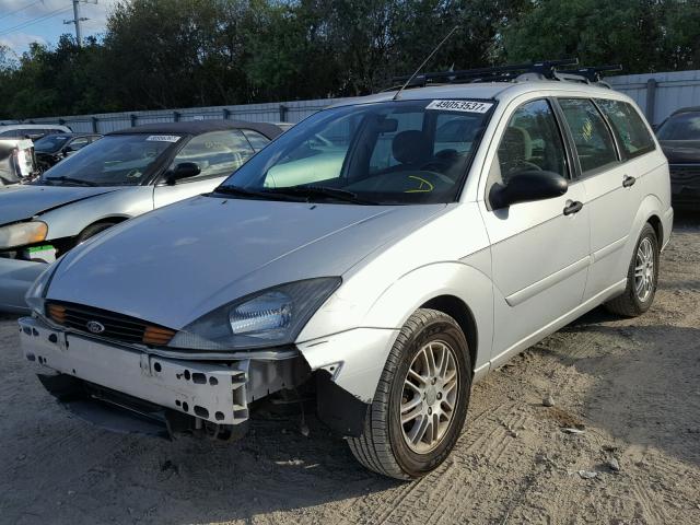 1FAFP36343W138883 - 2003 FORD FOCUS SE SILVER photo 2