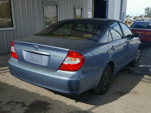 4T1BE32K02U576026 - 2002 TOYOTA CAMRY LE BLUE photo 4