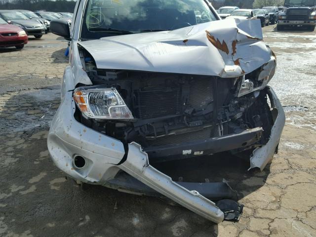 1N6AD0CW2DN738655 - 2013 NISSAN FRONTIER S SILVER photo 9