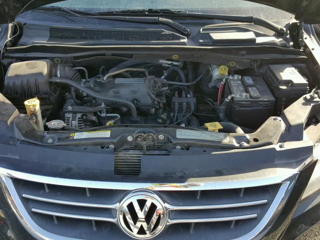 2V4RW3D11AR159102 - 2010 VOLKSWAGEN ROUTAN SE BLACK photo 7