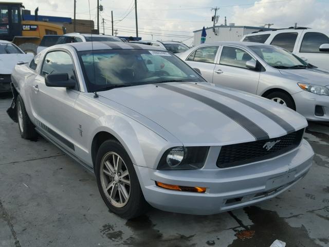 1ZVFT80N775369346 - 2007 FORD MUSTANG SILVER photo 1