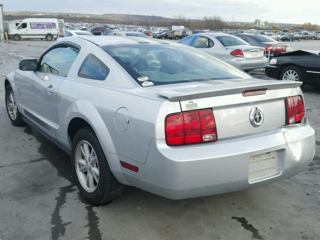 1ZVFT80N775369346 - 2007 FORD MUSTANG SILVER photo 3