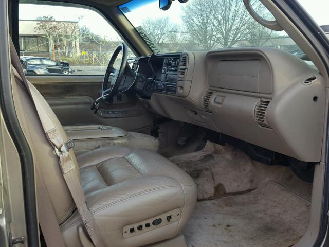 1GNFK16R6XJ405033 - 1999 CHEVROLET SUBURBAN K TAN photo 5