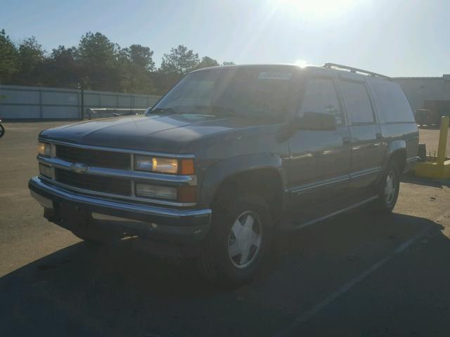 3GNFK16R1XG142306 - 1999 CHEVROLET SUBURBAN K GRAY photo 2