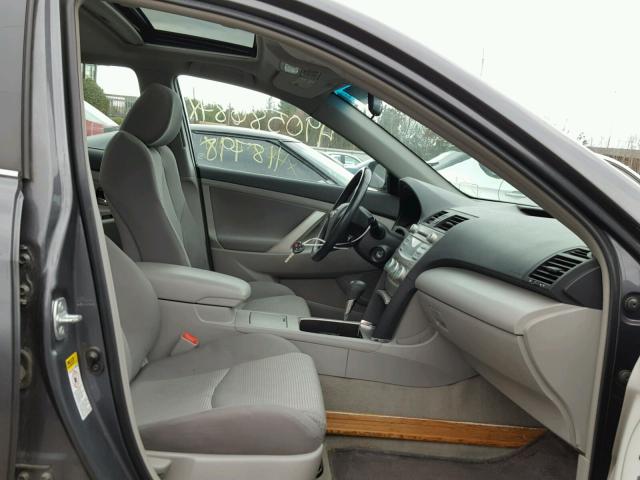 4T1BE46K39U363498 - 2009 TOYOTA CAMRY BASE GRAY photo 5