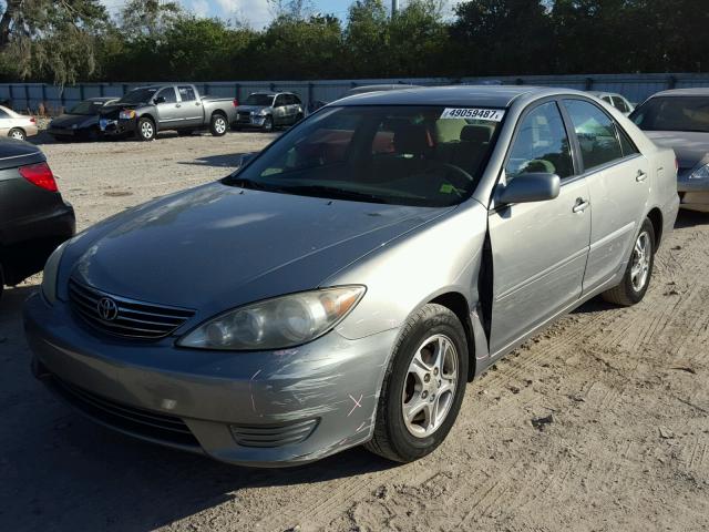 4T1BE30KX5U597005 - 2005 TOYOTA CAMRY LE 绿色 照片 2
