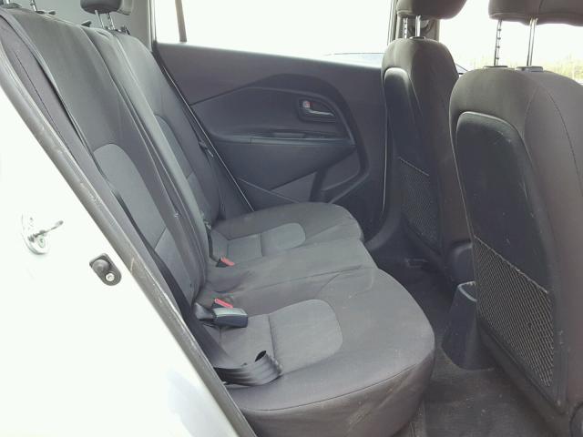 KNADM4A3XG6565575 - 2016 KIA RIO LX Արծաթագույն լուսանկար 6