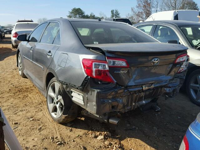 4T1BK1FK4EU542084 - 2014 TOYOTA CAMRY SE GRAY photo 3