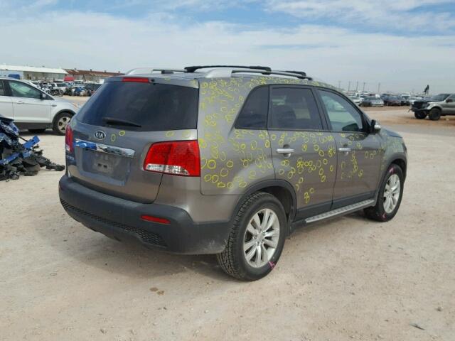 5XYKT4A27BG181635 - 2011 KIA SORENTO BA GRAY photo 4