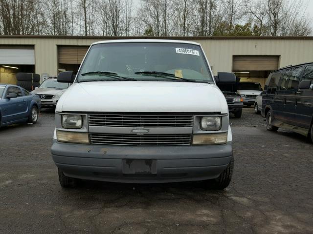 1GCDL19W6YB195205 - 2000 CHEVROLET ASTRO WHITE photo 9