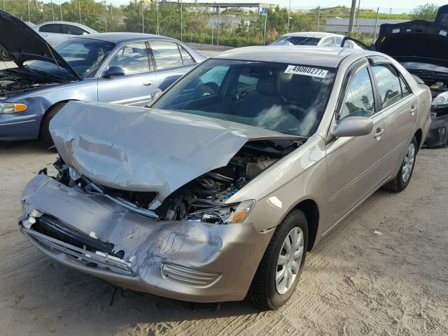 4T1BE32K45U061776 - 2005 TOYOTA CAMRY LE 金色 照片 2