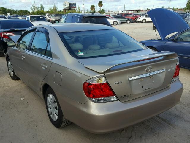 4T1BE32K45U061776 - 2005 TOYOTA CAMRY LE 金色 照片 3