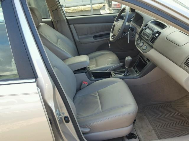 4T1BE32K45U061776 - 2005 TOYOTA CAMRY LE 金色 照片 5