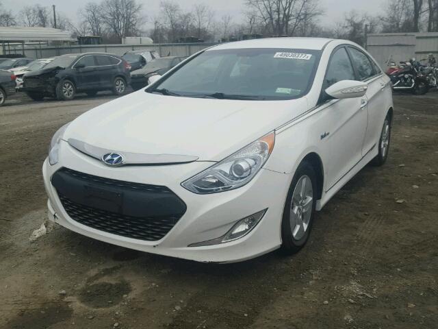 KMHEC4A45CA055916 - 2012 HYUNDAI SONATA HYB WHITE photo 2