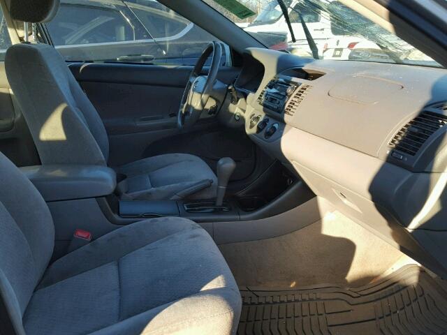 4T1BF32K64U586625 - 2004 TOYOTA CAMRY LE 银色 照片 5