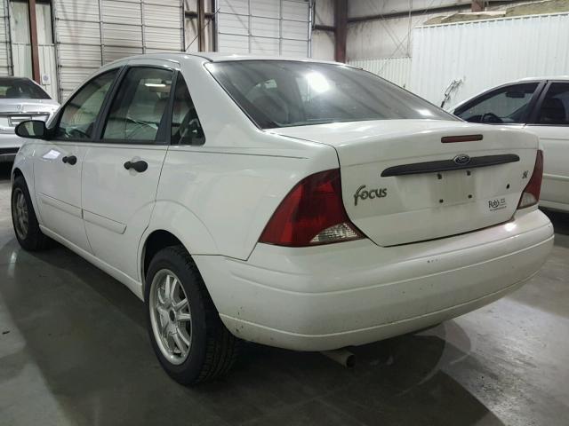 1FAFP34Z64W187818 - 2004 FORD FOCUS SE C WHITE photo 3