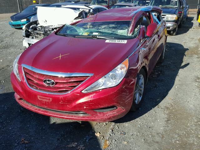 5NPEB4ACXDH745220 - 2013 HYUNDAI SONATA GLS RED photo 2