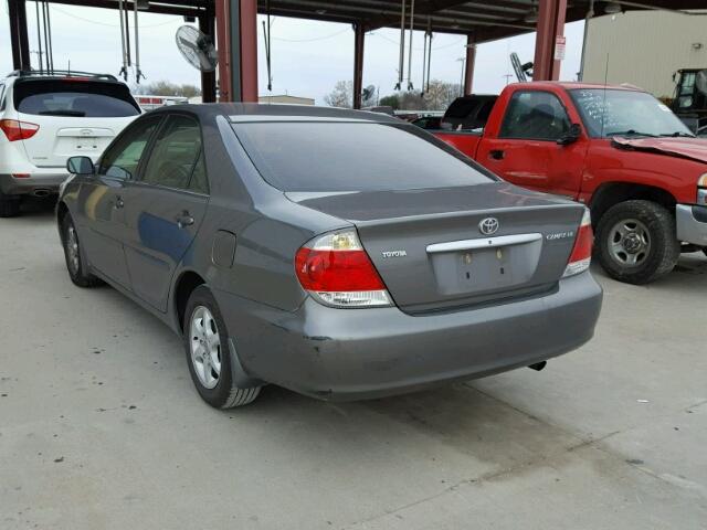4T1BE32KX5U630940 - 2005 TOYOTA CAMRY LE 灰色 照片 3