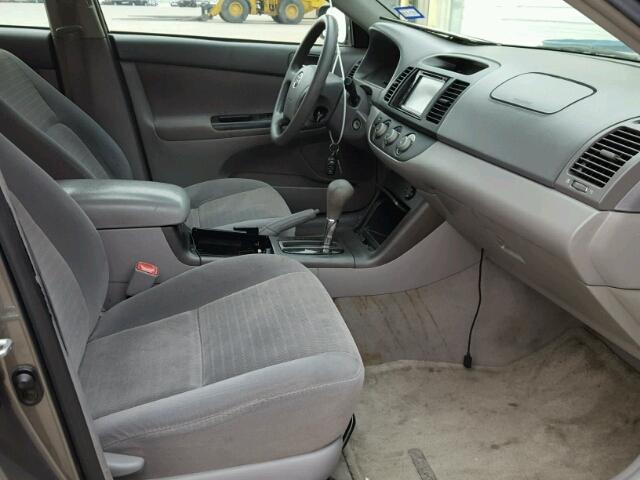 4T1BE32KX5U630940 - 2005 TOYOTA CAMRY LE 灰色 照片 5