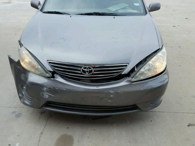 4T1BE32KX5U630940 - 2005 TOYOTA CAMRY LE GRAY photo 9